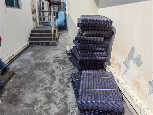 冷卻水塔維護保養常見注意事項(冷卻塔水位過高怎么處理)